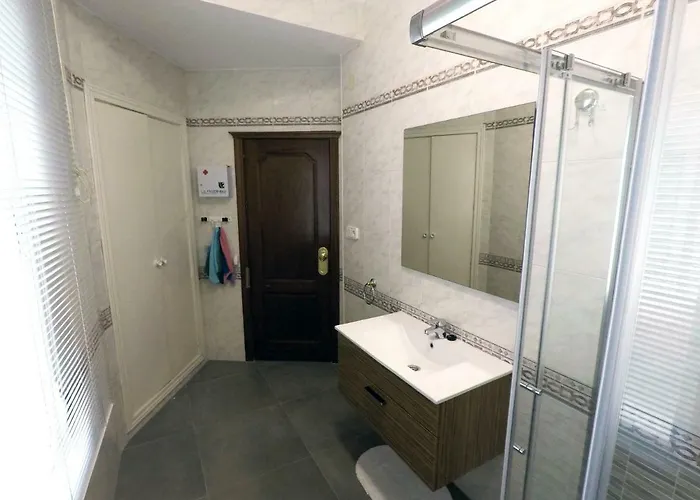 Eduardo Lucena 5, Alcázar *